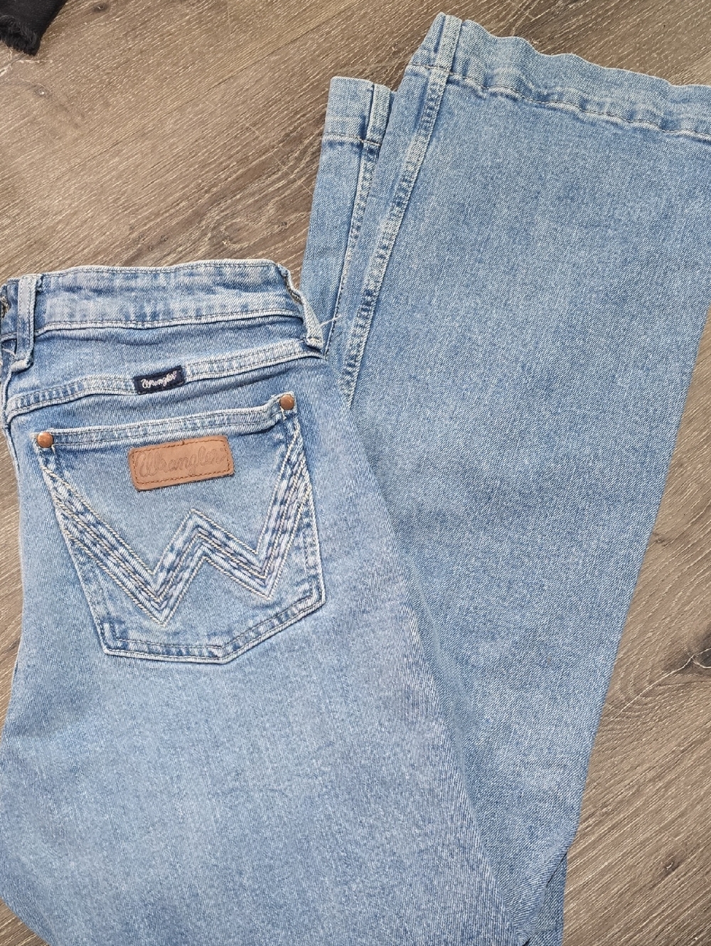 Wrangler Women's Light Blue Classic Fit Jeans
